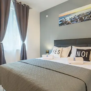 Sea & Sun With Private Parking Guest house